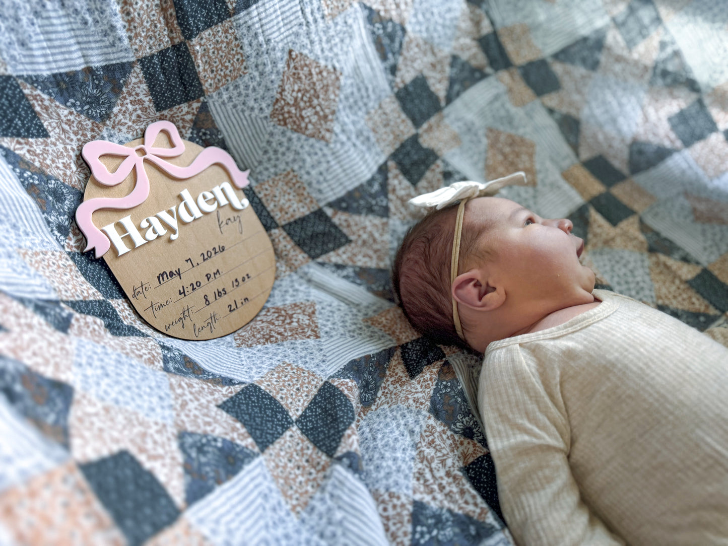 Baby Name Announcment - Bow with Birth Stats
